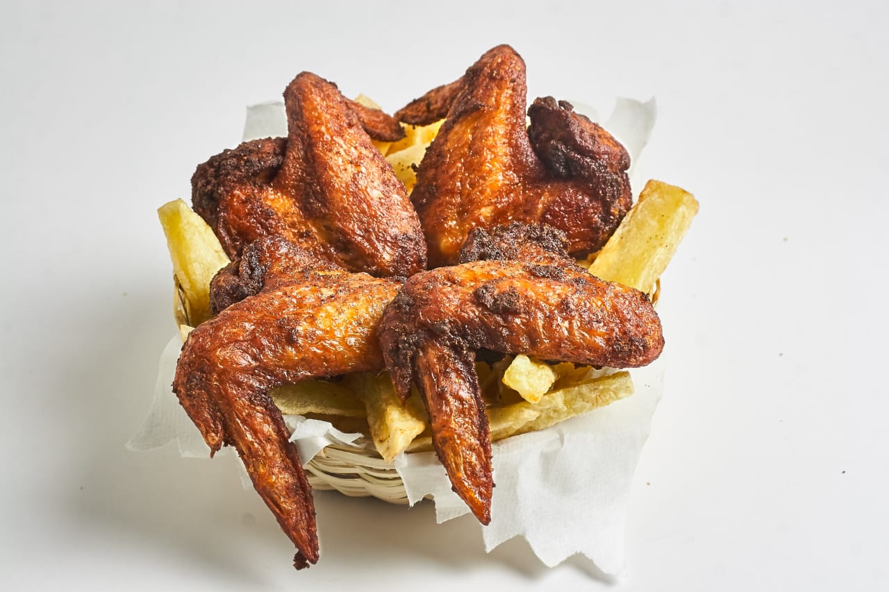 Porción de alitas entera, con picante, con 4 alas