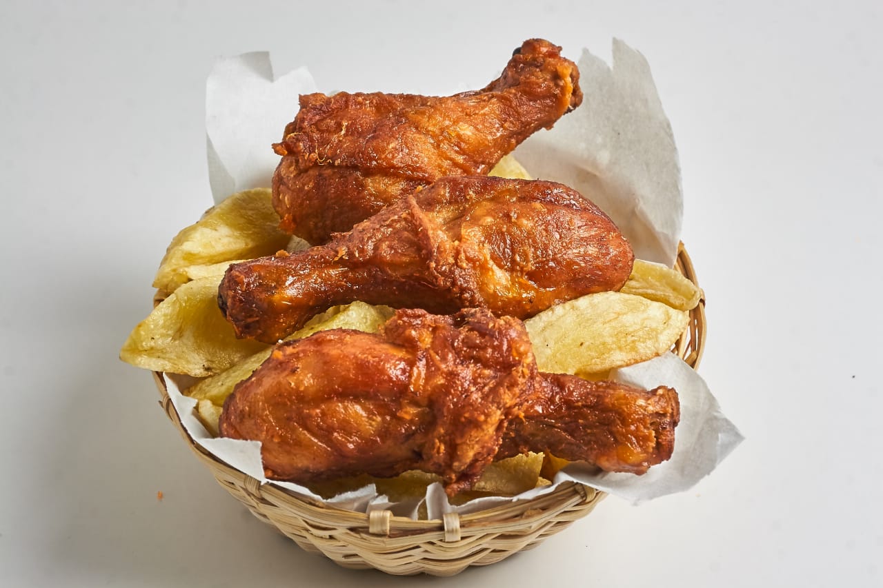 Porción de piernitas, con 3 piernas.